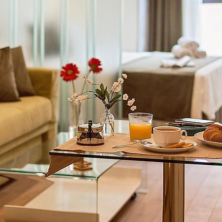Apartamentos Suites Oficentro Deluxe Málaga Rum bild
